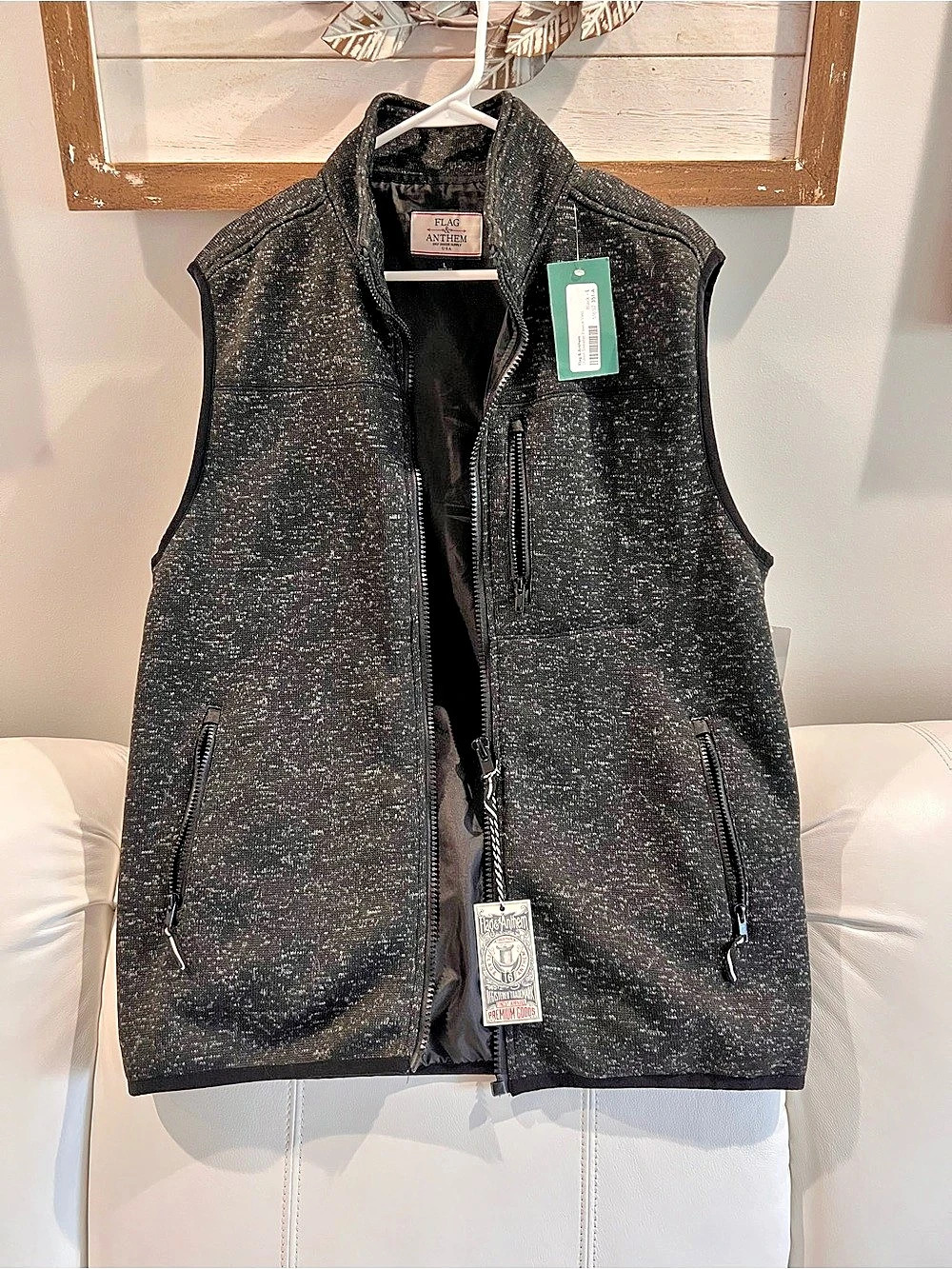 Men’s Speckled Zip Vest in Black Size Large NWT